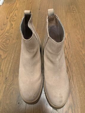 Dolce Vita Light Taupe Suede Chukka Boots